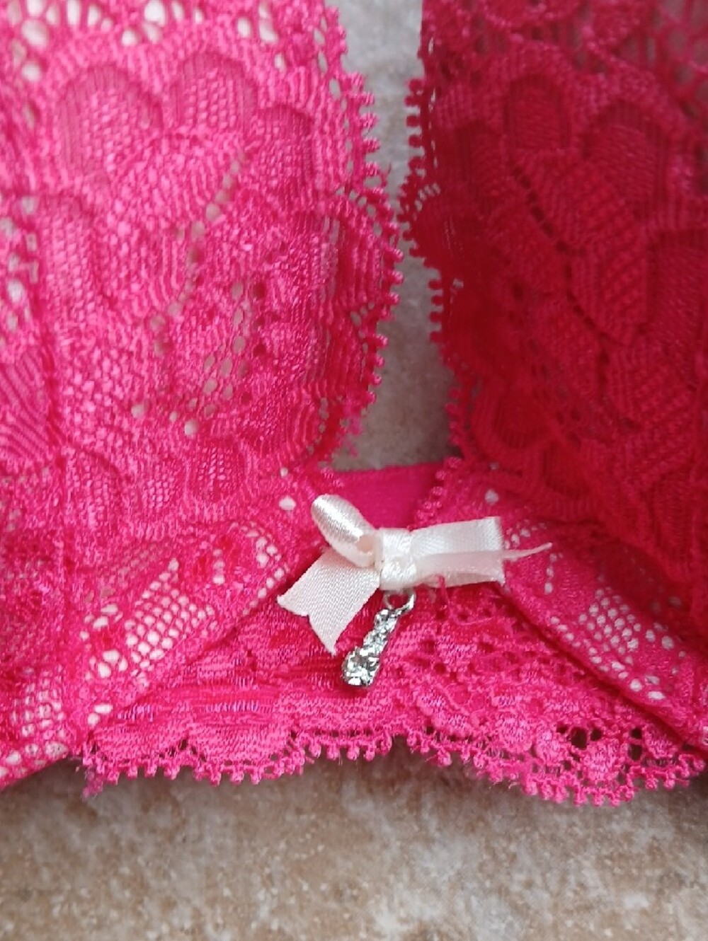 Victoria's Secret Dream Angels 34C Bright Pink Lace Push-Up Bra - Picture 2 of 8